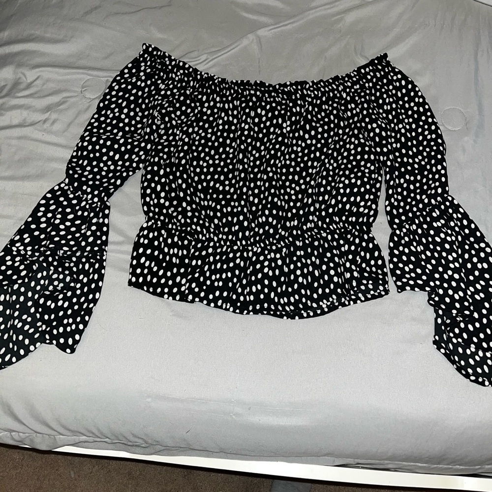 Off the shoulder express blouse